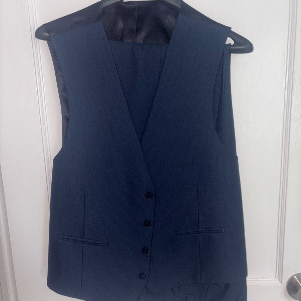 Men's Blue suit - Picture 4 of 6